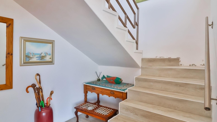 5 Bedroom Property for Sale in De Kelders Western Cape